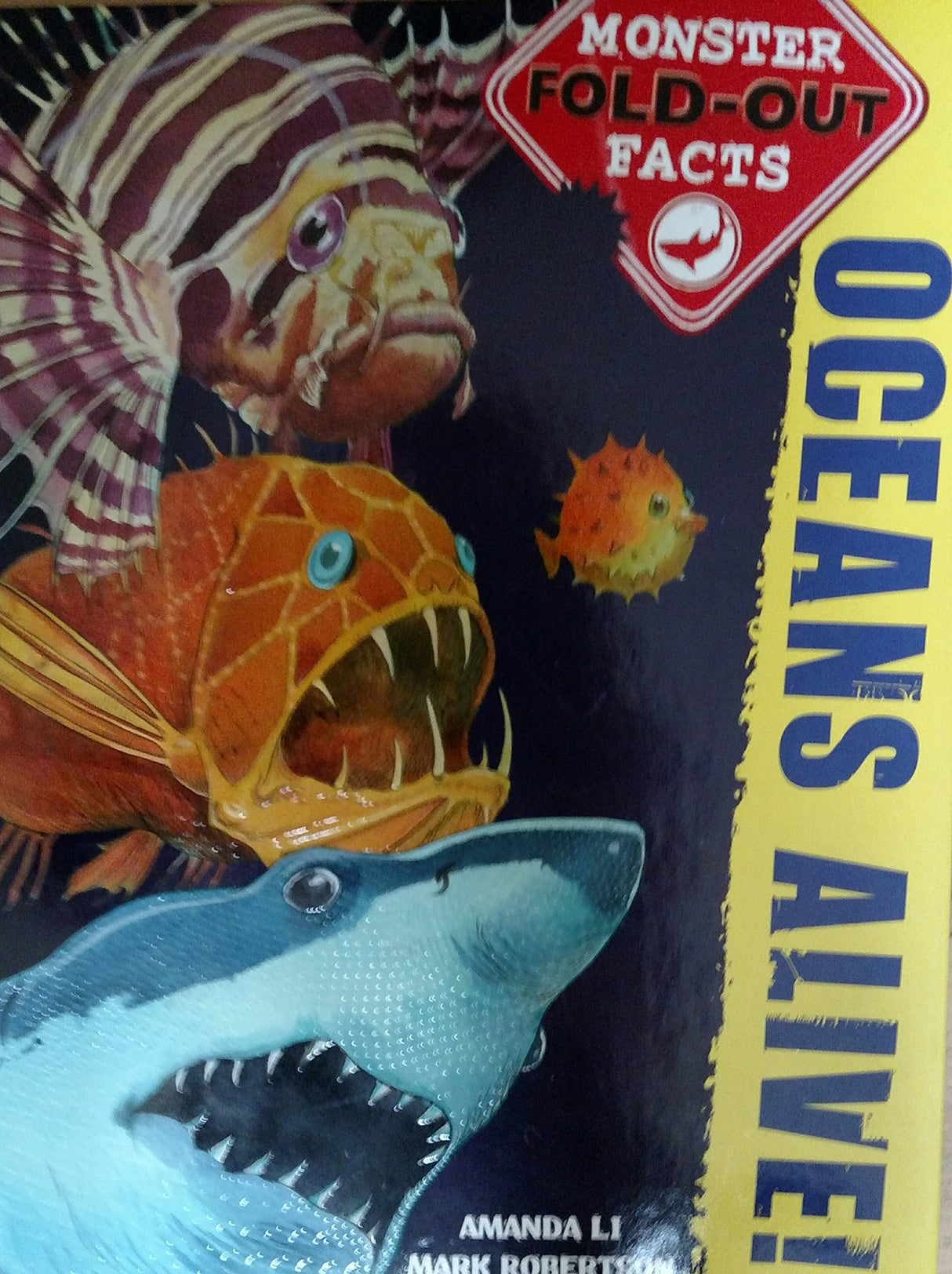 Oceans Alive Monster Fold-out Facts